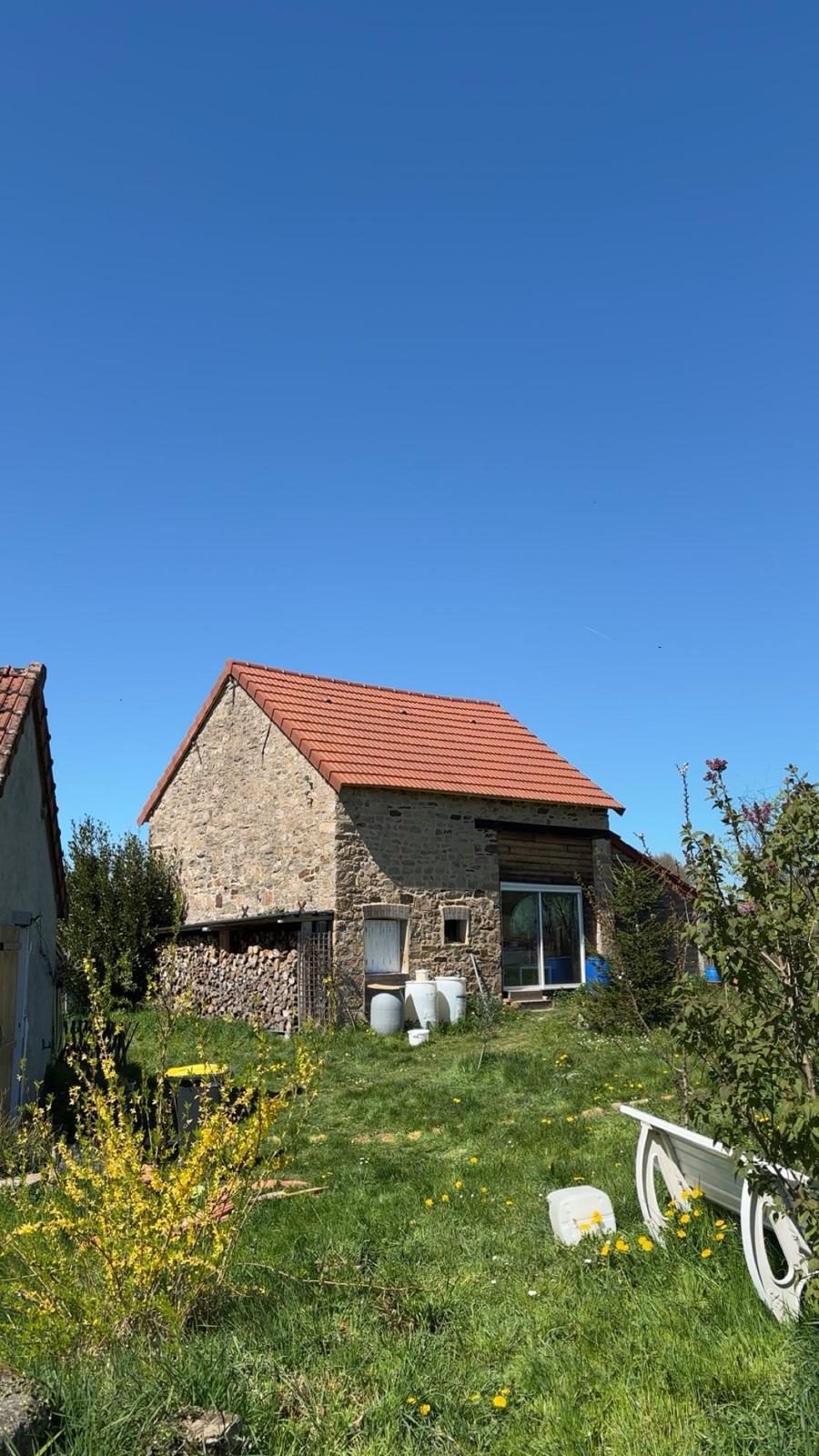 Réfection de toiture sur grange en pierre — couvreur M. TOUVERON près de Montluçon