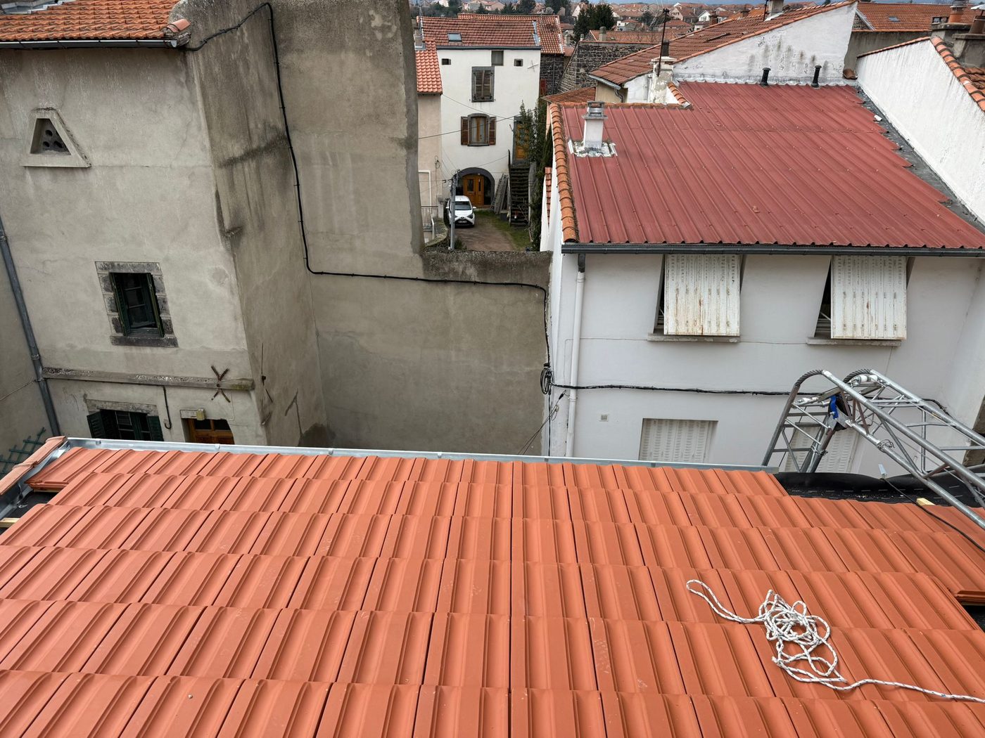 Toiture neuve, vue d'ensemble — couvreur M. TOUVERON près de Montluçon